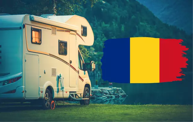 Ein Wohnmobil und die Flagge Rumäniens
