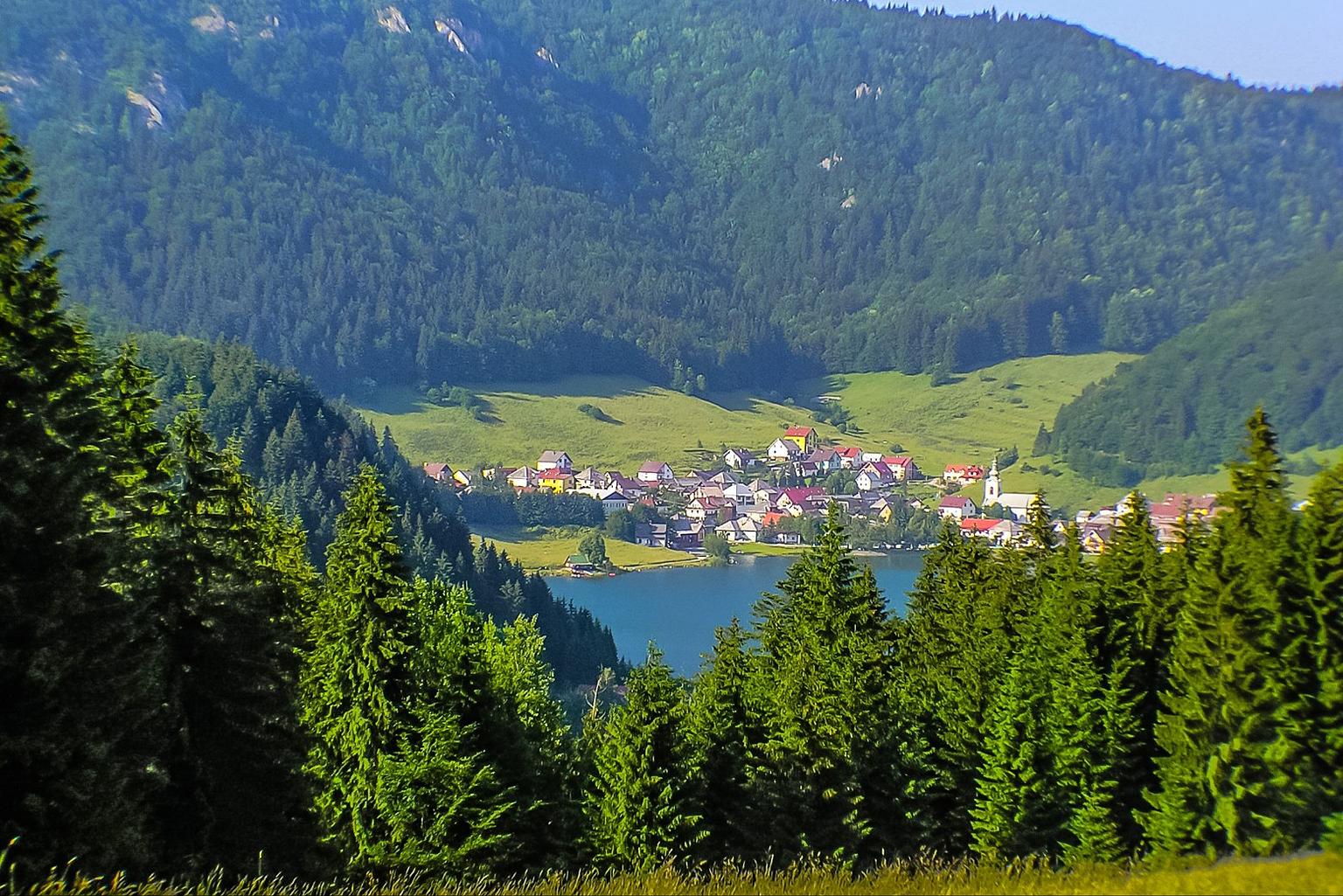 Village by a lake in Slovak Paradise, Slovakia | Source: Canva free