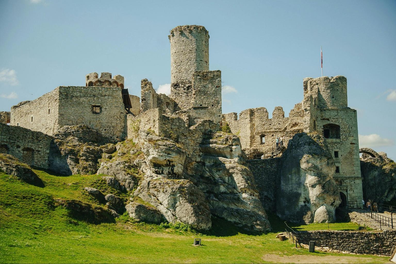 Ruins of Spiš Castle on rocky hill, Slovakia | Source: Canva free
