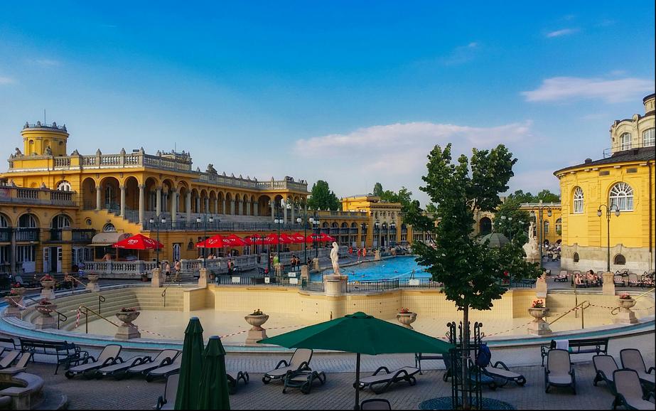 Hungarian thermal baths photo | Source: Canva free
