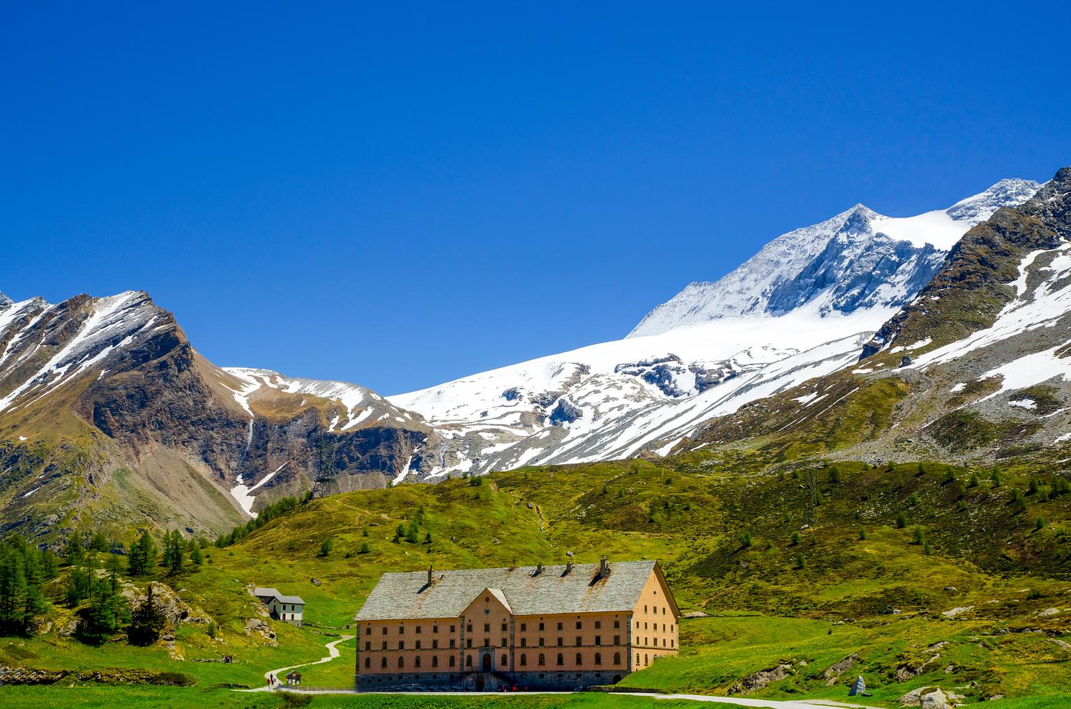 <a href="https://www.freepik.com/free-photo/house-surrounded-by-rocky-mountains-covered-greenery-snow-valais-switzerland_11890921.htm#fromView=search&page=1&position=3&uuid=84018ab3-e19d-4853-8153-9d8d2b91434f&query=%22valais%22">Image by wirestock on Freepik</a>