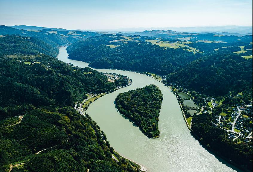 Zdjęcie doliny Wachau nad Dunajem | Źródło: Canva free